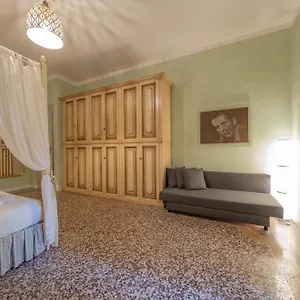 Lungarno Buozzi 7 Itálie