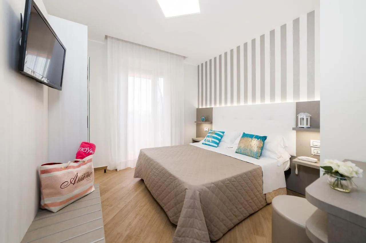 Hotel Ariane - Beachfront, Breakfast Xxl & Sea View Rimini