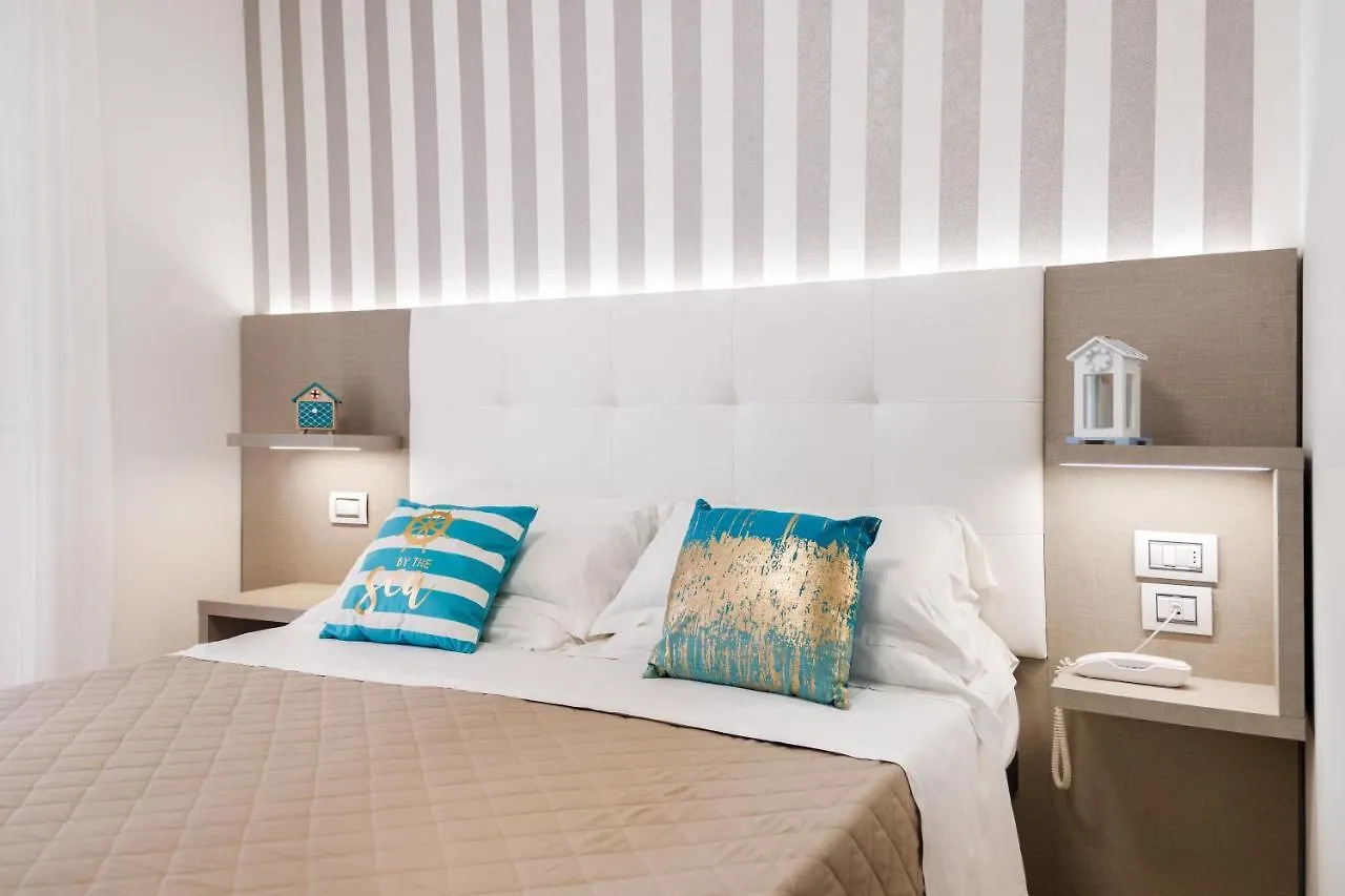 Hotel Ariane - Beachfront, Breakfast Xxl & Sea View Rimini