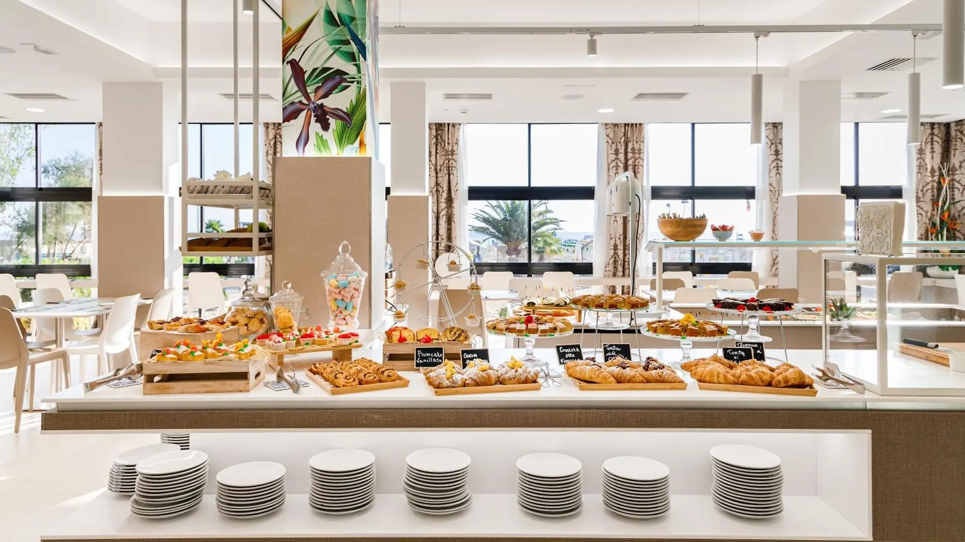 Hotel Ariane - Beachfront, Breakfast Xxl & Sea View Rimini 3*,