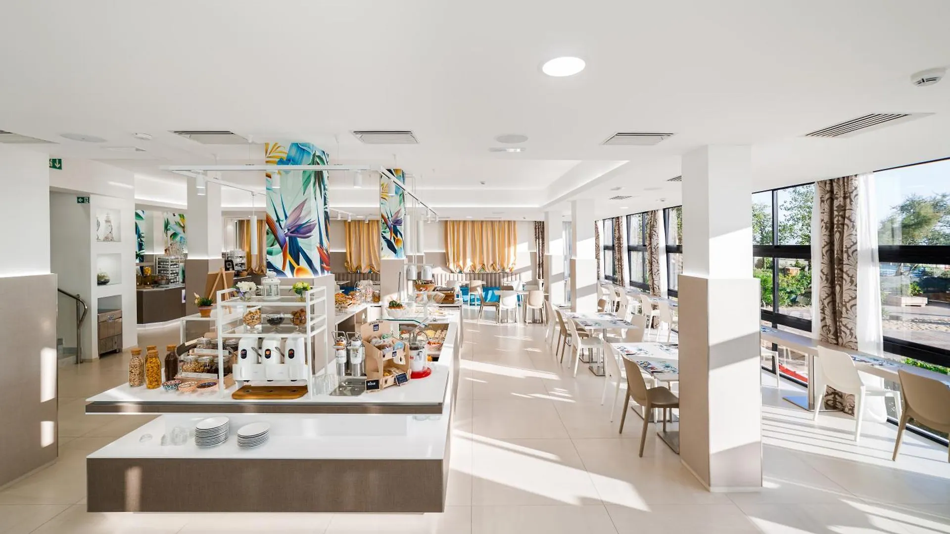Hotel Ariane - Beachfront, Breakfast Xxl & Sea View Rimini
