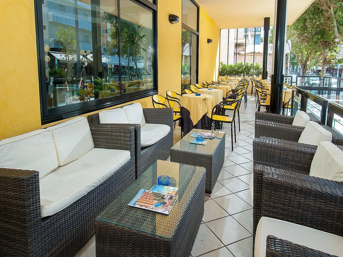 Hotel Ariane - Beachfront, Breakfast Xxl & Sea View Rimini
