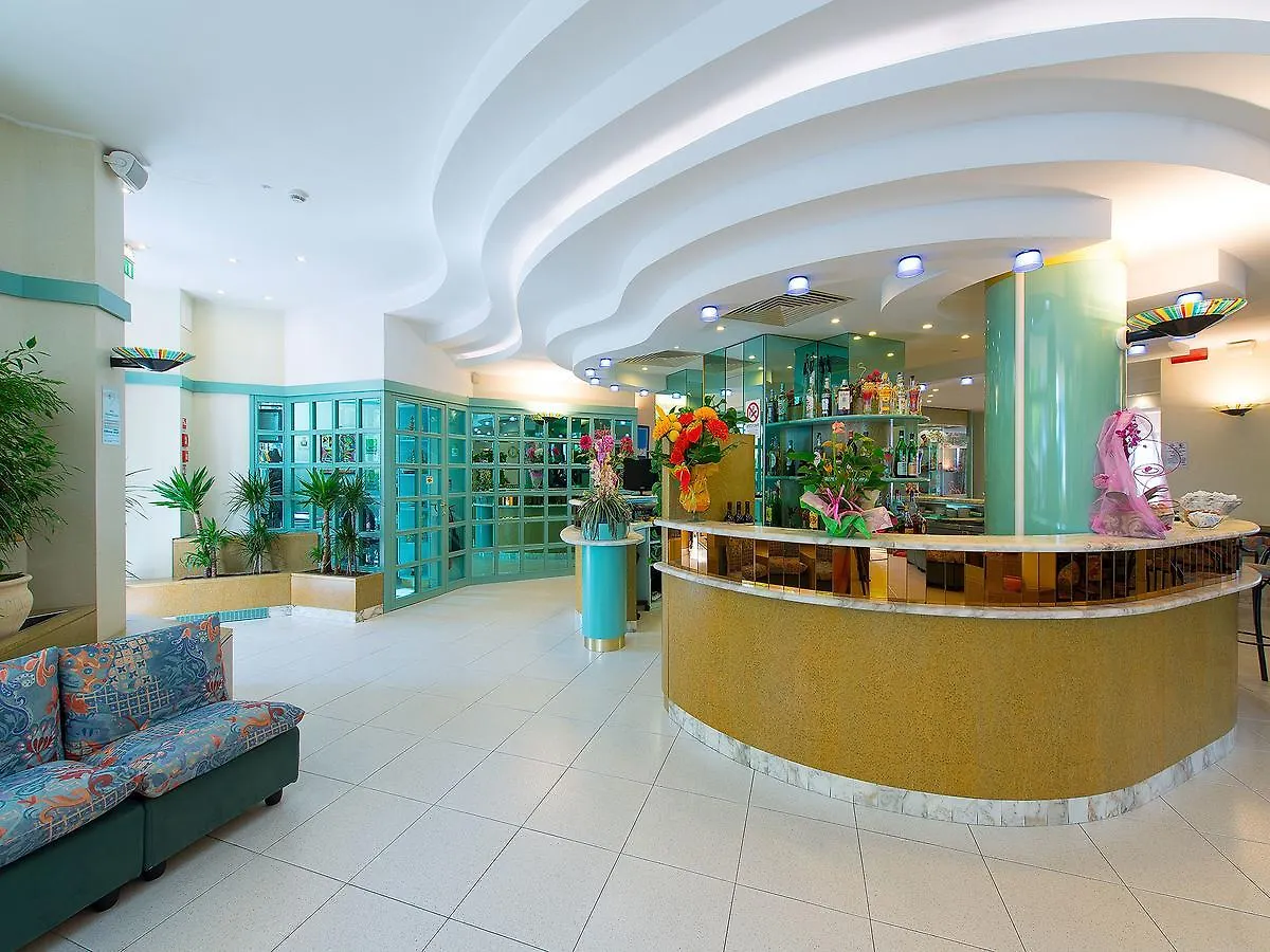 Hotel Ariane - Beachfront, Breakfast Xxl & Sea View Rimini