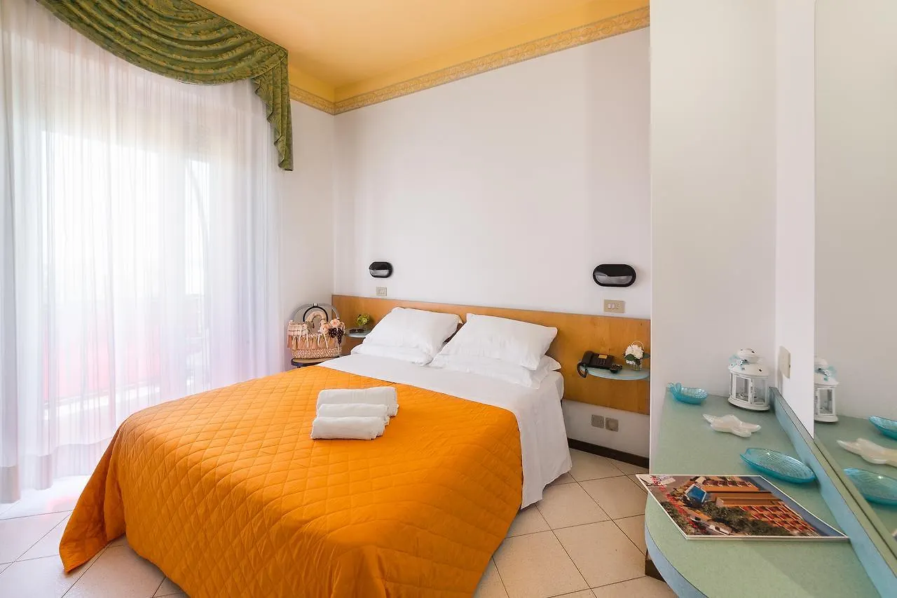 Hotel Ariane - Beachfront, Breakfast Xxl & Sea View Rimini